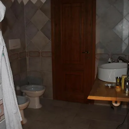 Sinilu Oda ve Kahvaltı Silvi Paese