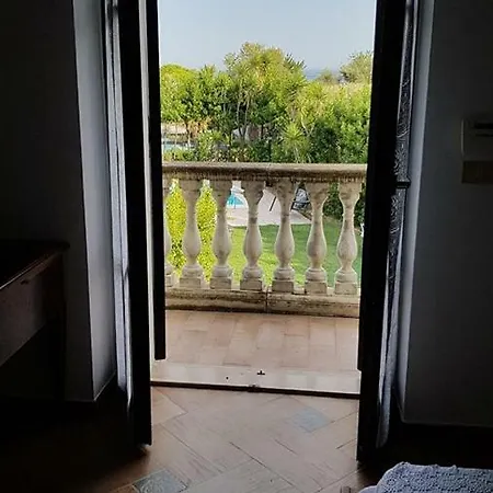 Sinilu Oda ve Kahvaltı 4*